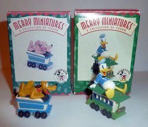 HALLMARK MERRY MINIATURES Mickey Express Plutone e Paperino Auto - Foto 1 di 2