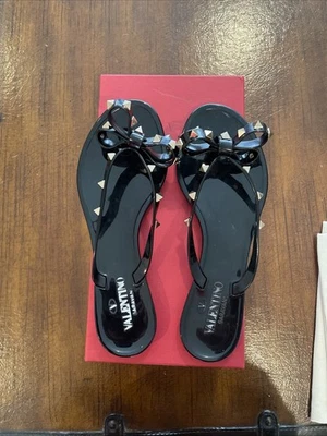 Sandalias de Tanga Valentino Rockstud Jelly Slide Rosa para Mujer, Talla 39  Foto 1 de 4