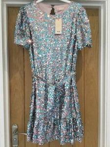 Nuevo con etiquetas Vestido de Fiesta Lipsy Azul/Rosa Lentejuelas Cinturón Manga Corta Edad 15 Años - Imagen 1 de 12