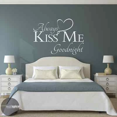 Calcomanía de pared de vinilo Always Kiss Me Goodnight Foto 1 de 2