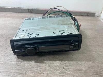 SONY RADIO STEREO AUX IN CD MP3 PLAYER HEAD UNIT CDX-GT26 - Image 1 of 4