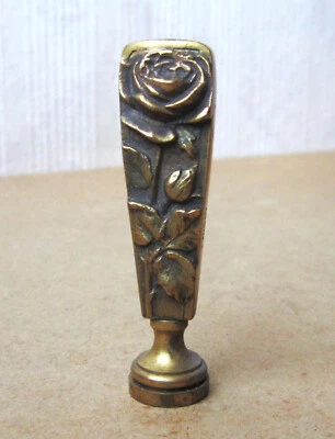 Ancien sceau à cacheter en bronze décor rose signé L. Rigot initiales EO cachet. - Photo 1/4