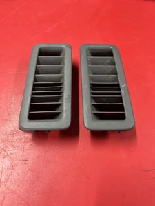 Volkswagen Transporter T4 701819071 Copri sfiato cruscotto plastica 701819072 Vw - Foto 1 di 20