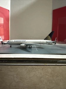 GJ II 400 scale die-cast model Continental B767-2ER Commercial Airliner N67158 - Picture 1 of 16