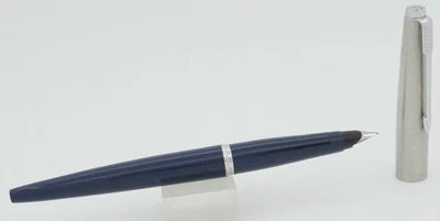 Pluma Estilográfica Parker 45 Azul con Acero Inoxidable y Borde Cromo - Plumín Fino - EE. UU. 1970 Foto 1 de 4