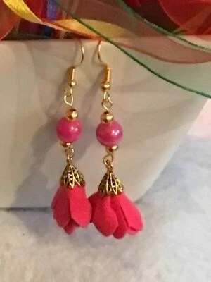 Pendientes flor borla fucsia rosa chapados en oro Foto 1 de 2
