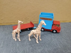 CORGI MAJOR CHIPPERFIELD'S CIRCUS BEDFORD TRACTOR UNIT W/TRAILER & 2 GIRAFFES - Picture 1 of 11