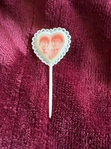 Original Flasher Beatles 1960's "HOLOGRAPHIC" heart shaped cake topper !RARE - Picture 1 of 2