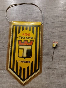 FC BOTEV PLOVDIV 1912 / TRAKIA PLOVDIV BULGARIA / FOOTBALL PIN and FLAG - RARE - Picture 1 of 3
