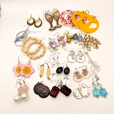 Lote de 22 Pendientes Colgantes de Moda Todos Usables Artesanales Reutilizables Upcycle COMO ESTÁN Foto 1 de 4