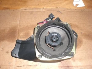 1997 CHEVY MONTE CARLO RH FRONT DOOR SPEAKER - Picture 1 of 2