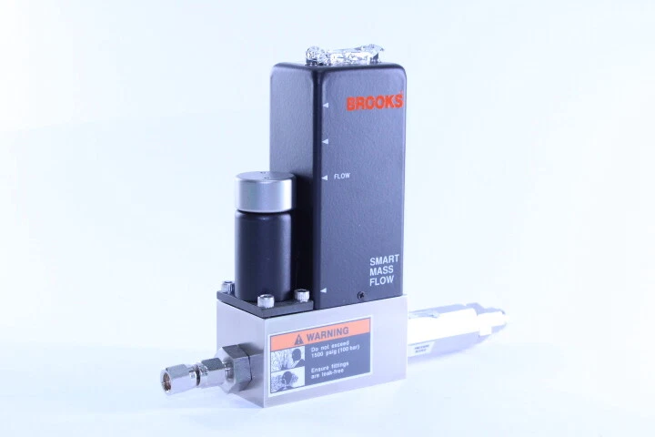 BROOKS Mass Flow Controller 5850S / BC1CA1EB3AA1B1 500 SCCM Oxygen - Image 1 of 3