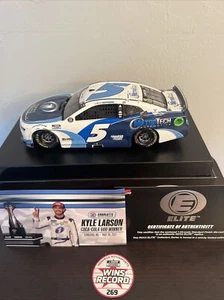 KYLE LARSON 2021 COCA COLA 600 CHARLOTTE WIN 1/24 ELITE - Foto 1 di 4