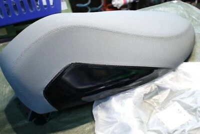 original Sitzbank Grau/Schwarz 1B008383000C2 Piaggio 1 ONE 50 Elektro Roller - Bild 1 von 4