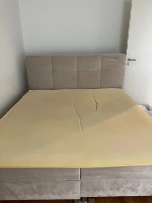 Boxspringbett, beige, gute Zustand mit Innenraum aber leicht beschädigt  - Bild 1 von 4