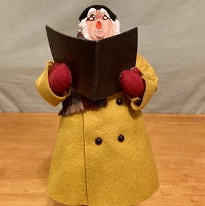 Simpich Christmas Caroler Figur Puppe - dicker Mann im Goldmantel singend - Bild 1 von 12