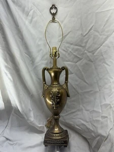 Beautiful Pre-owned Stiffel Style Antiqued Brass 3 Way Table Lamp - Picture 1 of 7
