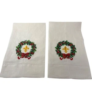Vtg Linen Embroidery Needle Work Fleur de Lis Hand towels Christmas Wreath - Picture 1 of 4
