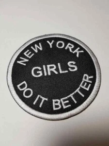 Parche bordado 3" blanco cosido o planchado NEW YORK GIRLS DO IT BETTER - Imagen 1 de 4
