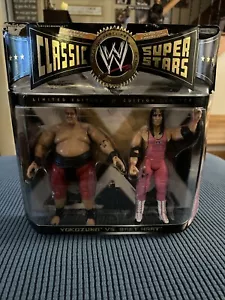 WWE/WWF Classic Superstars 2008 YOKOZUNA vs BRET HART Limited Edition 2 Pack New - Picture 1 of 4