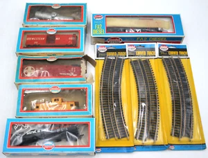 Vintage Model Power HO 1/87 Train Lot Tracks ALCO FA2 Diesel Loco + Freight Cars - Picture 1 of 7