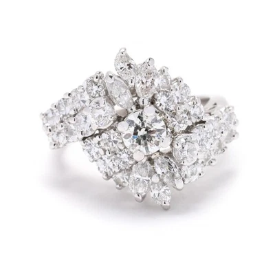 Anillo con racimo de diamantes de 3,16 quilates, platino 100 IRID, anillo tamaño 6,5 Foto 1 de 4