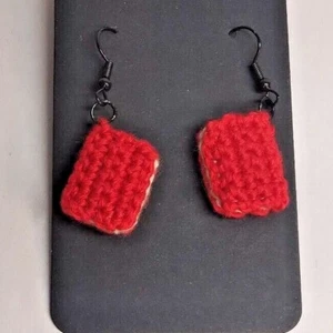 Handgefertigte gehäkelte Ohrringe. Hardcover Buchgestaltung verschiedene Farbkombinationen - Bild 1 von 5