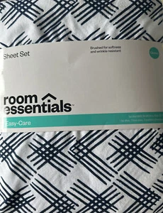 🏯 Room Essentials Easy Care Dark Blue White Geo 4 Pc Sheet Set - Queen🆕 - Picture 1 of 1