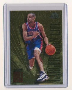 GRANT HILL 1995-96 SKYBOX PREMIUM LARGER THAN LIFE #L3 *DETROIT PISTONS* - Picture 1 of 2