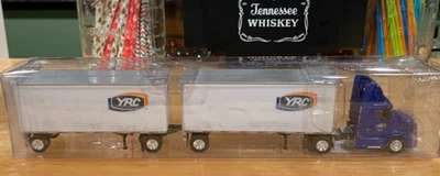 罕见 Tonkin Trucks N Stuff 1/87 沃尔沃 Daycab YRC 蓝色 带 28' 双拖车 — 第 1/4 张图片