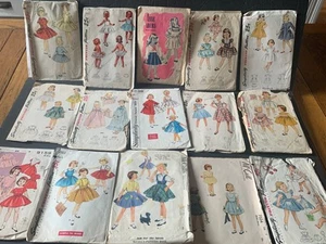 KONVOLUT 40er-50er Jahre Vintage 15 KINDER MÄDCHEN SCHNITTMUSTER Größe 2-4 Kleider Hauben - Bild 1 von 10