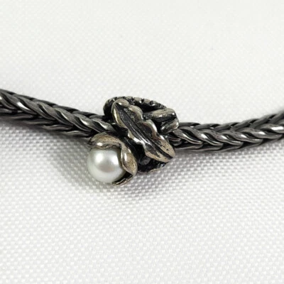 TROLLBEADS Daisy of April TAGBE-00030 Sterling Silver Pearl Slide Charm - Image 1 of 4