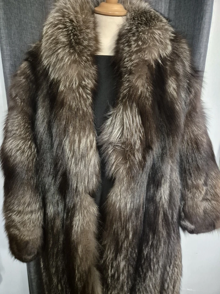 Vintage Silver  Fox Long Fur Coat Pit To Pit 24" Length 46" - Image 1 of 4