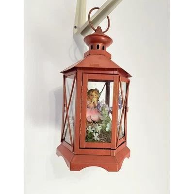 Linterna hexagonal floral de vidrio rojo hada de jardín imperfectamente perfecta Foto 1 de 4