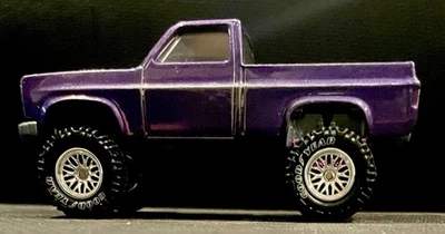 Elevación, ruedas y neumáticos Hot Wheels 83 Chevy Silverado PERSONALIZADOS pilotos reales Foto 1 de 4