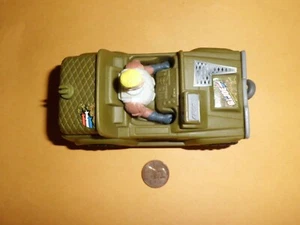 Vintage 2004 G.I. Joe Duke Green Jeep Hasbro - Retractable Front Tow Hook - Bild 1 von 3