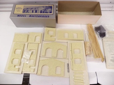 Model Masterpieces HO 2-Stall Engine House Building kit, (lot sb) A - Image 1 of 4