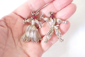 Juego de broches bailarines vintage Trifari Philippe de plata esterlina rojo cabina muñeca trapo - Imagen 1 de 4