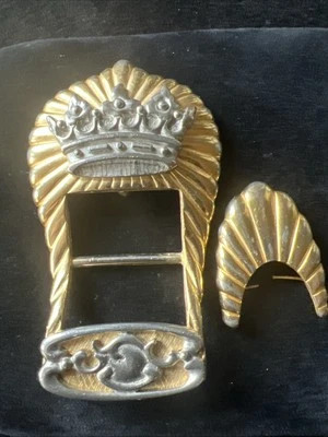 Judith Leiber Dos Piezas Tonos Plateados y Dorados, Hebilla de Cinturón y Pieza Final Solo Foto 1 de 4