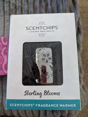 Scentchips Luxury Wax Warmer Sterling Blooms With Discovery Set Wax Melts - Image 1 of 4