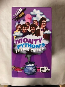 Monty Python's Flying Circus - Complete Season No. 1 (Vol. 1-6) VHS box set - Imagen 1 de 4