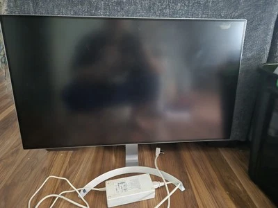 LG 32UD99-W Monitor with built-in speakers - Image 1 of 3