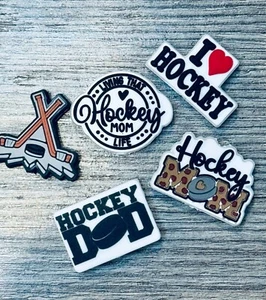 Cuentas focales de silicona con temática de hockey: mamá, papá, entrenador, portero, jugador, patín, palo - Imagen 1 de 14