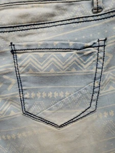 No Boundries Women’s Jean Shorts 17 Light Blue Faded Fringe Aztec Design - Picture 1 of 9