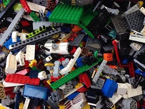 LEGO Lot Of 400 Random Lego Pieces Bricks Parts / Mixed Colors / +3 Figures - Picture 1 of 4