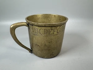 Antik Messing Alphabet Kinderbecher Tasse A-Z handgraviert viktorianisch 2,5" RAR - Bild 1 von 9