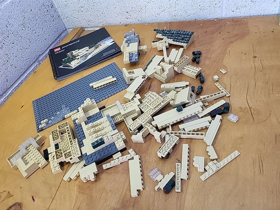 LEGO ARCHITECTURE: Fallingwater (21005)- Leer.. Foto 1 de 4