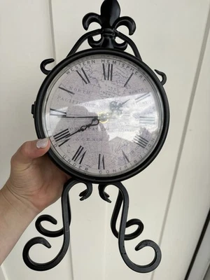 Reloj de pie estilo vintage de doble cara flor de lis para decoración del hogar negro Foto 1 de 3