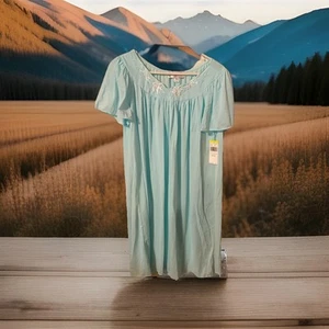 Miss Elaine Women’s Short Sleeve Blue Nightgown size Medium T35 - Picture 1 of 4
