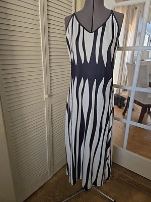 Maxi Vestido con Correa de Espagueti para Mujer XXL Blanco y Negro a Rayas Elastizado Sin Marca Foto 1 de 4